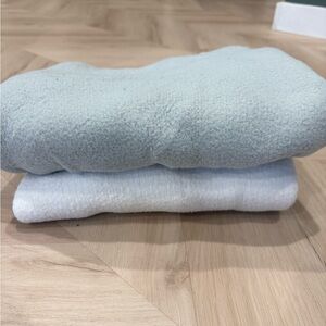 Express Soft Knit Sweater in Pale Mint and White